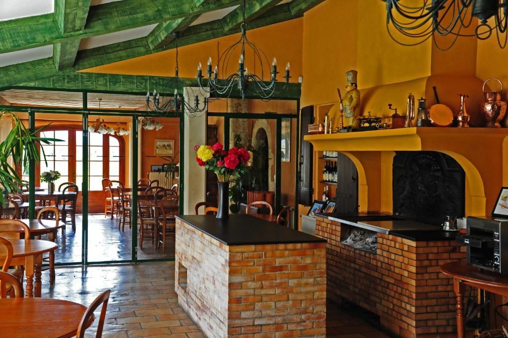 Mas De La Tour Hotel Gargas  Exterior photo